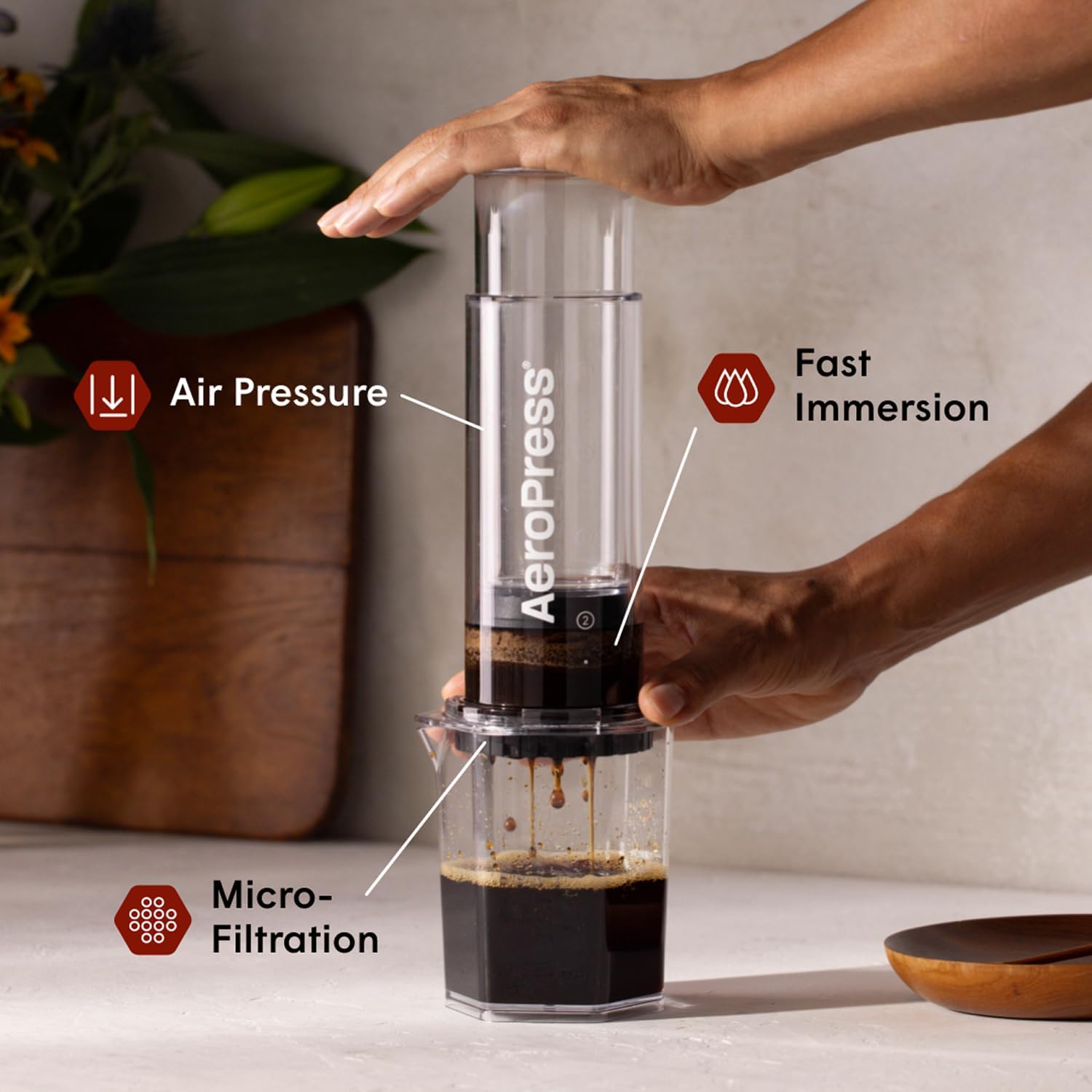 AeroPress Clear XL cafetière à piston, grande tout-en-un, cafetière manuelle style expresso et filtre, infusion en 2 min, portable pour voyage et camping