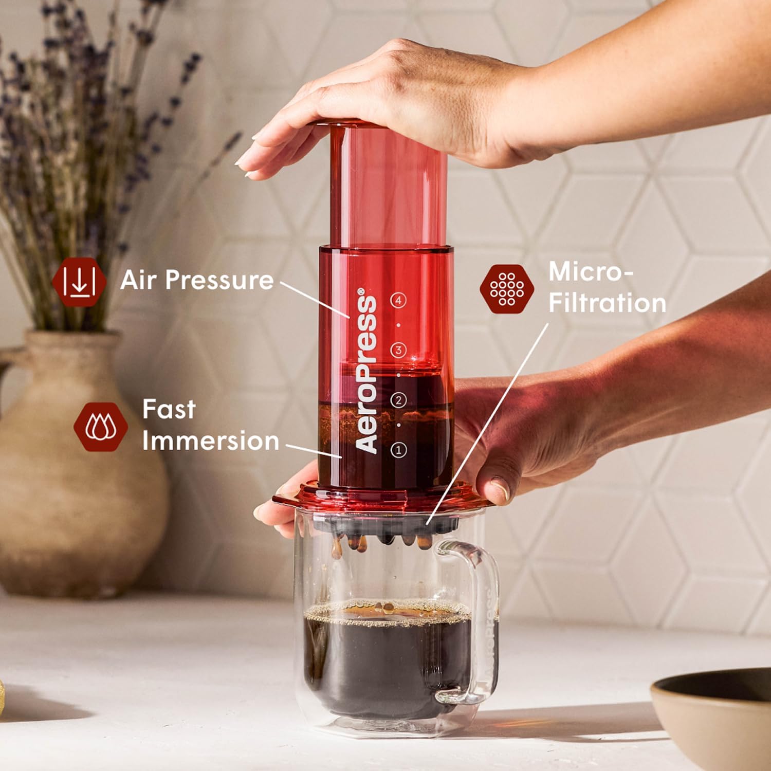 AeroPress Clear XL cafetière à piston, grande tout-en-un, cafetière manuelle style expresso et filtre, infusion en 2 min, portable pour voyage et camping