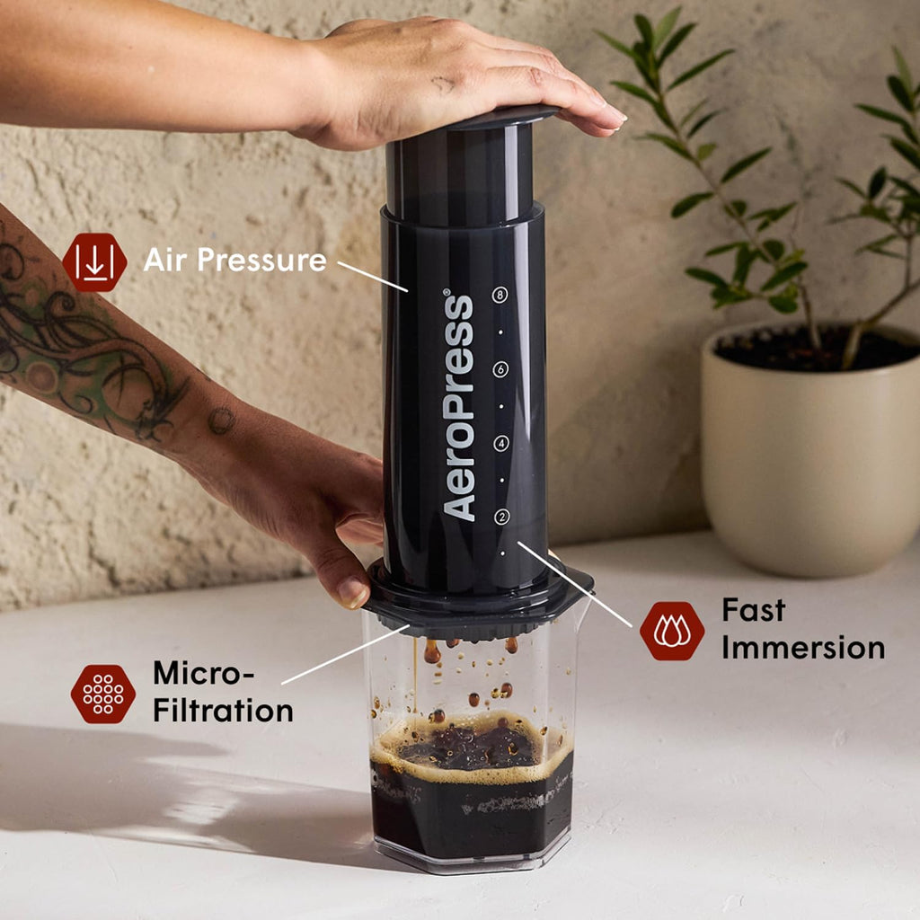 AeroPress Clear XL cafetière à piston, grande tout-en-un, cafetière manuelle style expresso et filtre, infusion en 2 min, portable pour voyage et camping
