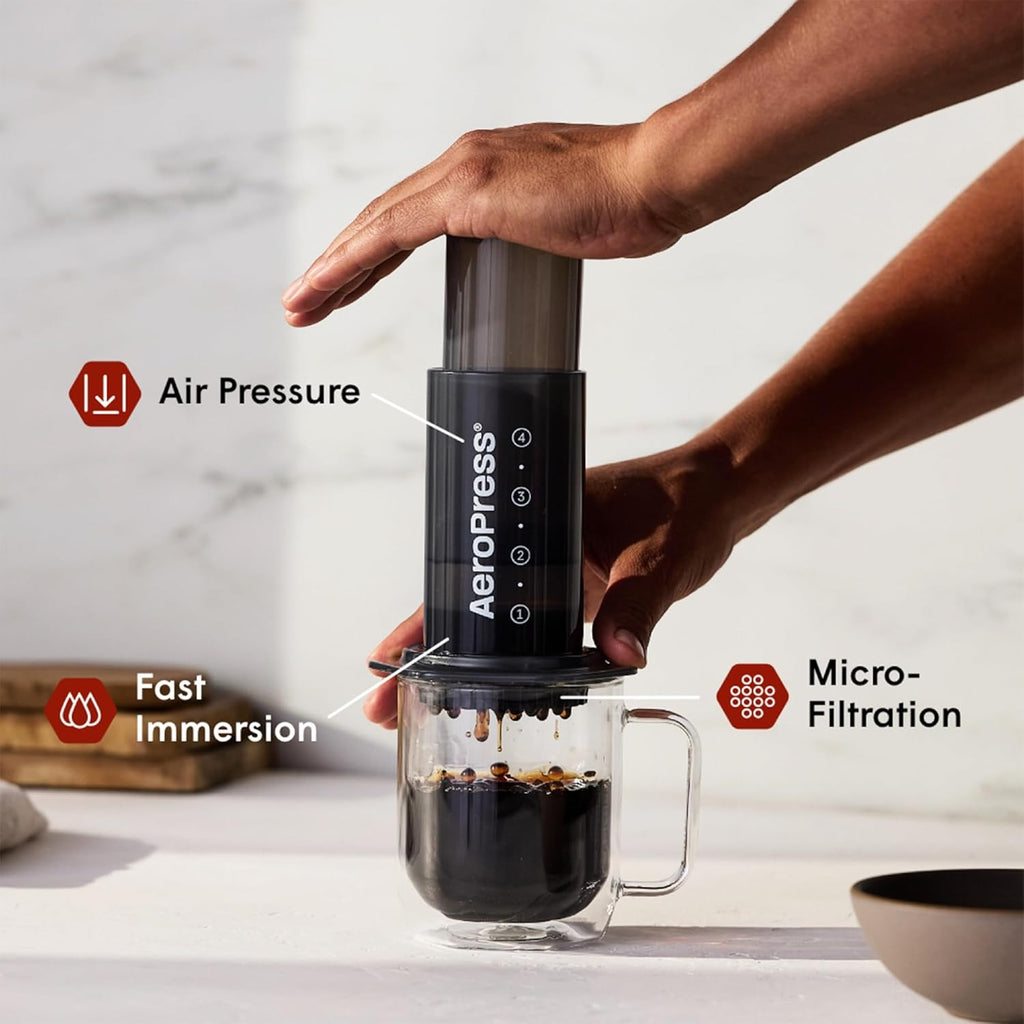 AeroPress Clear XL cafetière à piston, grande tout-en-un, cafetière manuelle style expresso et filtre, infusion en 2 min, portable pour voyage et camping
