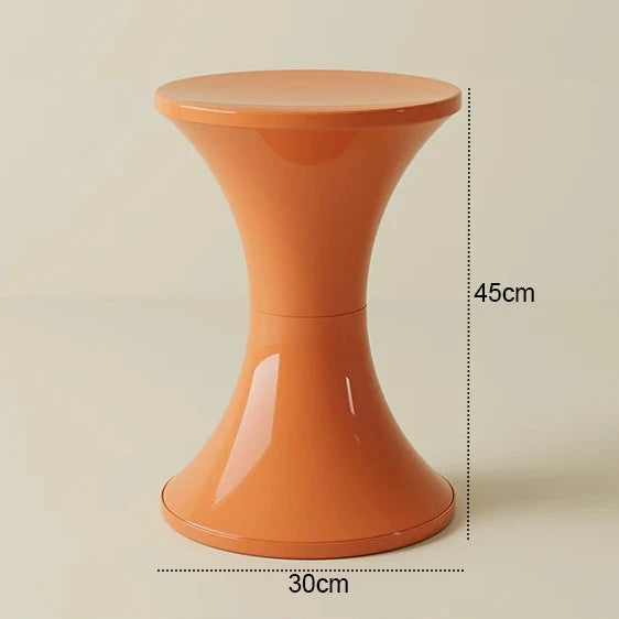 Tabouret design en plastique forme sablier – ottoman nordique compact et robuste pour salon ou entrée, idéal comme repose-pieds ou banc à chaussures.